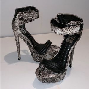 5” Snake skin Stilettos 👠